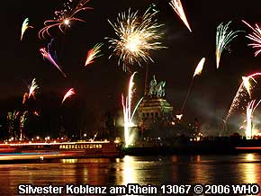 Silvesterfeuerwerk Silvester Koblenz am Rhein Silvesterparty auf dem Schiff